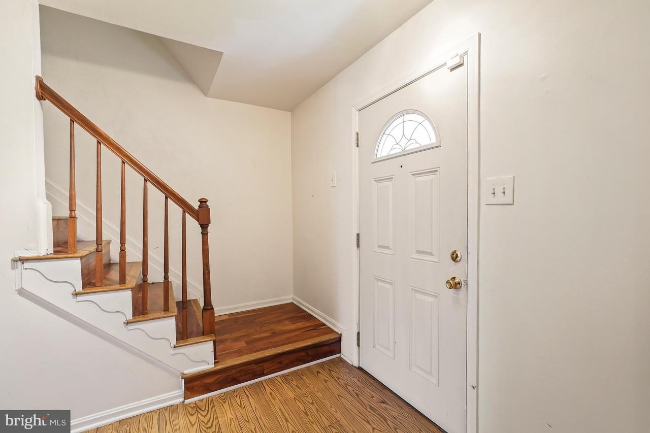 15957 Alameda Dr - Photo 3 of 30