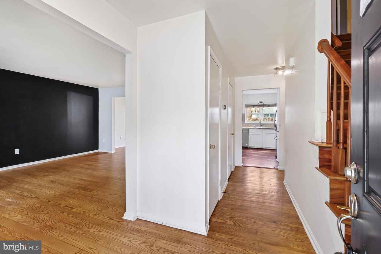 15957 Alameda Dr - Photo 4 of 30