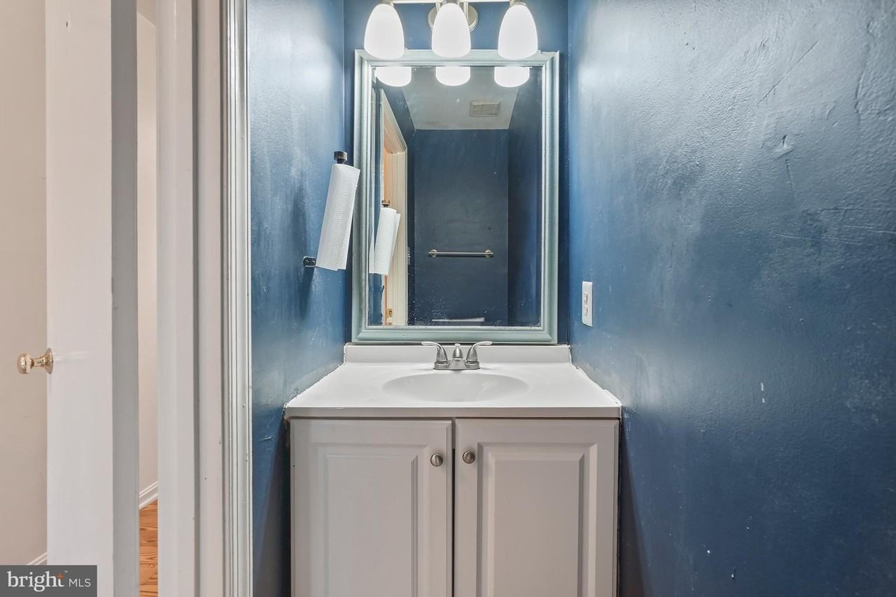 15957 Alameda Dr - Photo 5 of 30