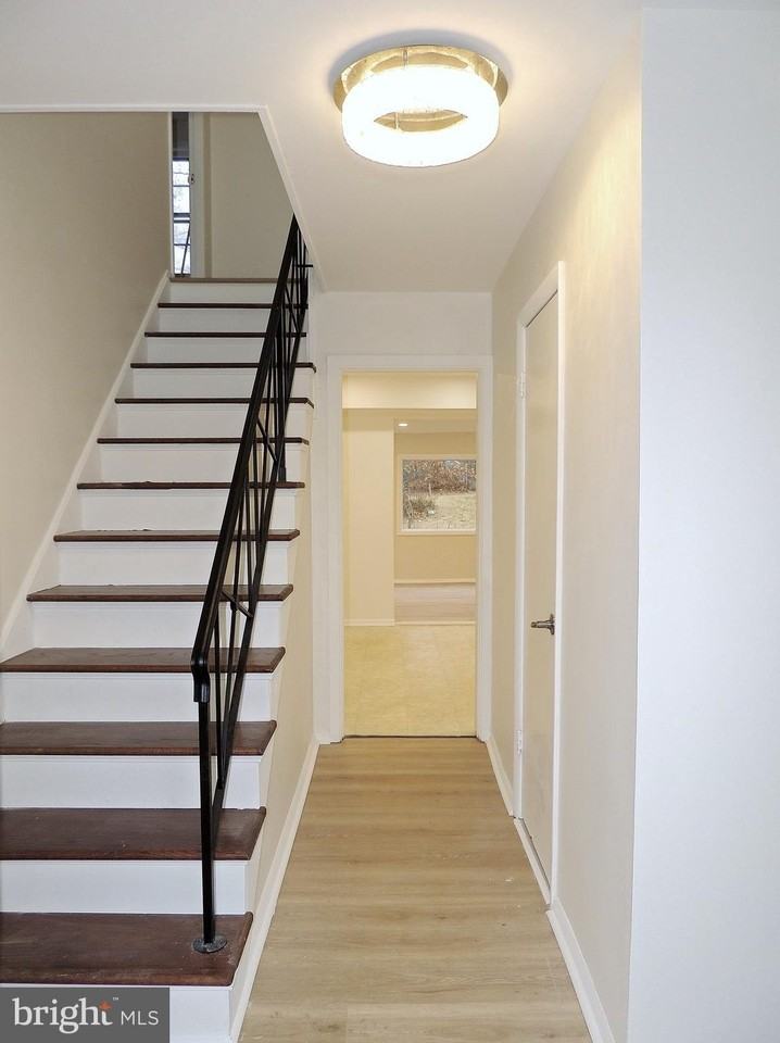 12206 Maycheck Ln - Photo 2 of 38