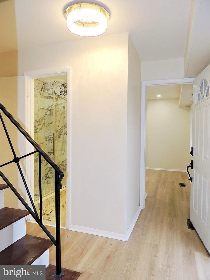 12206 Maycheck Ln - Photo 3 of 38