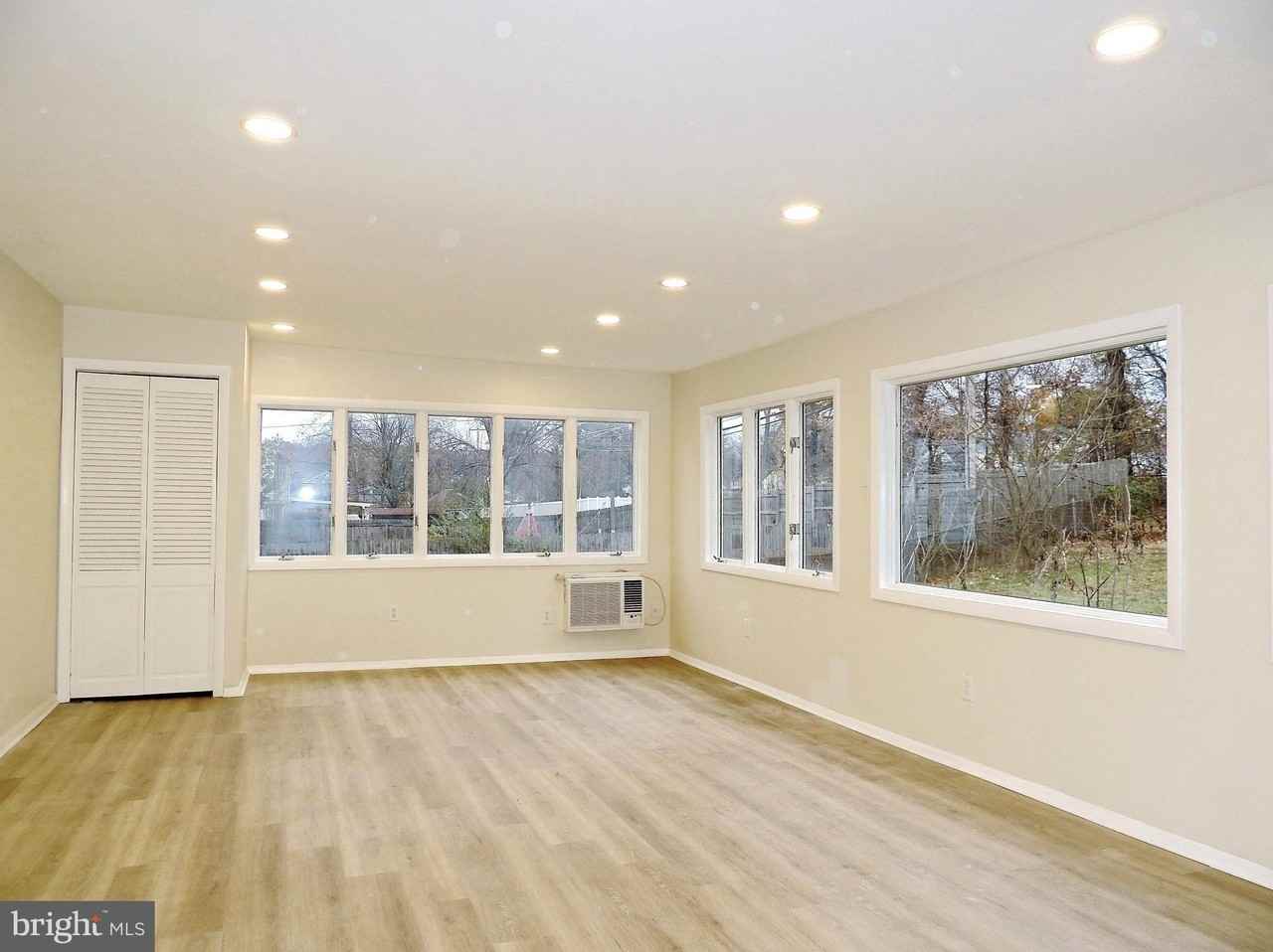 12206 Maycheck Ln - Photo 6 of 38