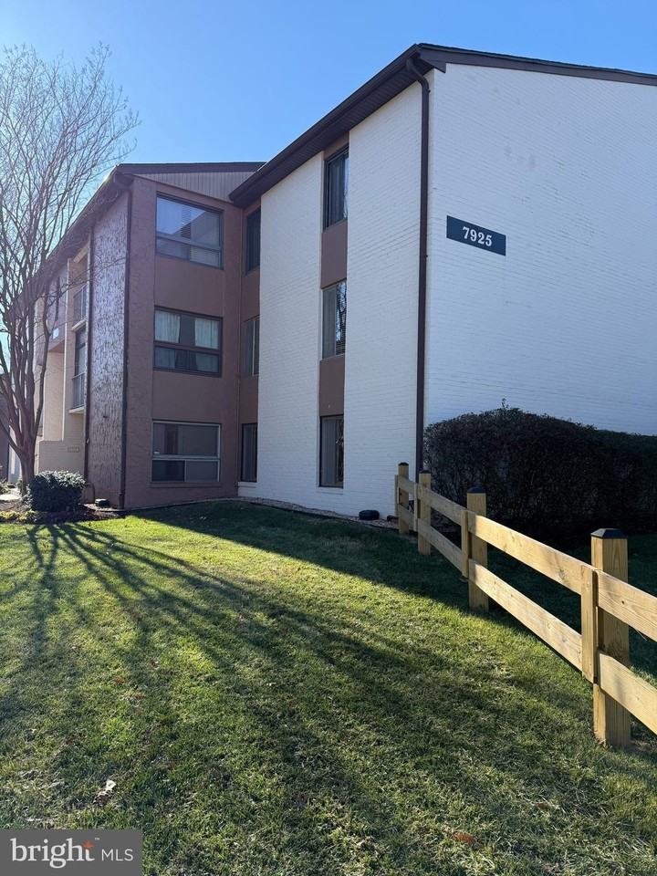 7925 Mandan Rd Apt 204 - Photo 4 of 41