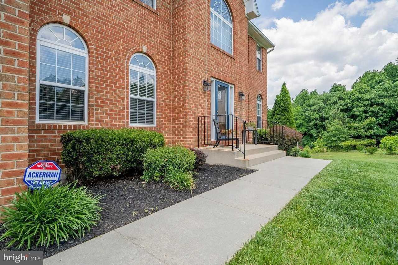 1401 Windjammer Ct - Photo 2 of 50