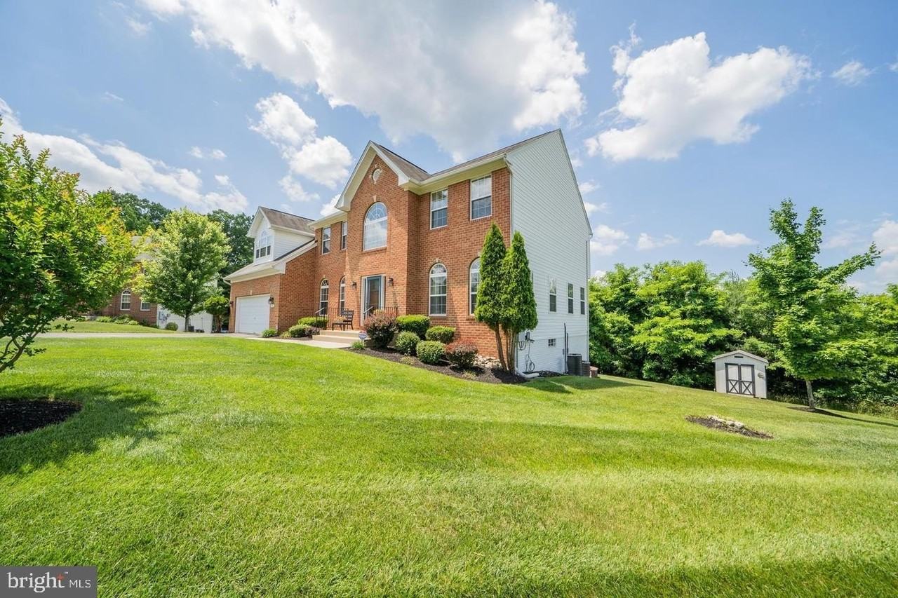 1401 Windjammer Ct - Photo 3 of 50