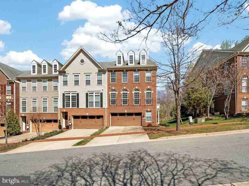 15110 Nancy Gibbons Ter - Photo 2 of 50