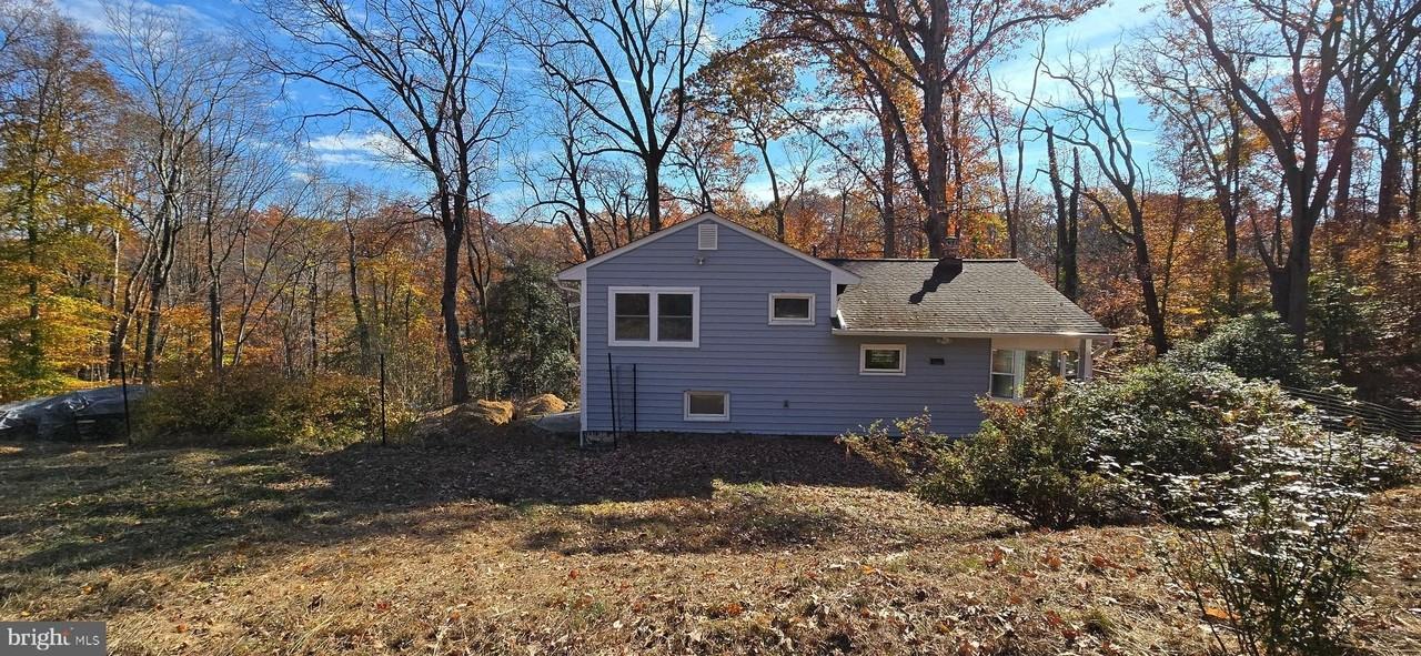 7613 Locust Ln - Photo 4 of 47