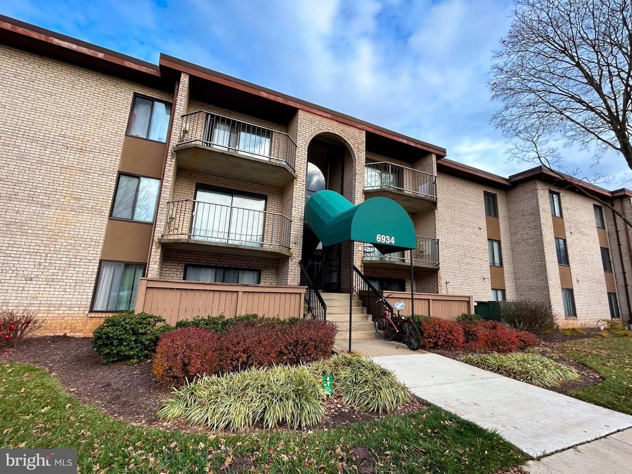 6934 Hanover Pkwy Apt 402 - Photo 2 of 28