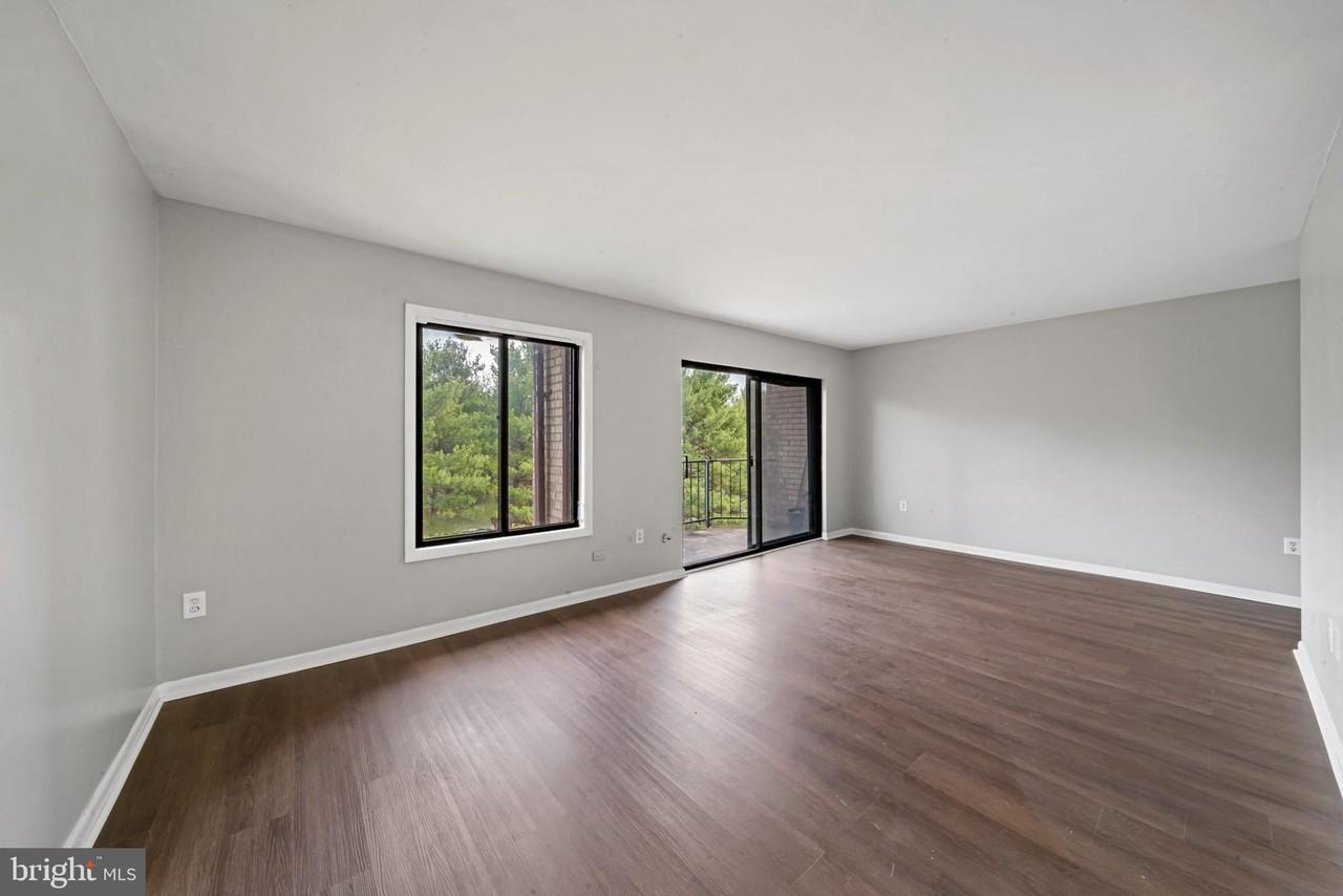 6934 Hanover Pkwy Apt 402 - Photo 4 of 28