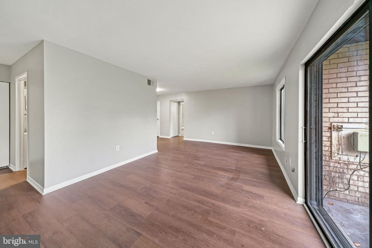 6934 Hanover Pkwy Apt 402 - Photo 5 of 28