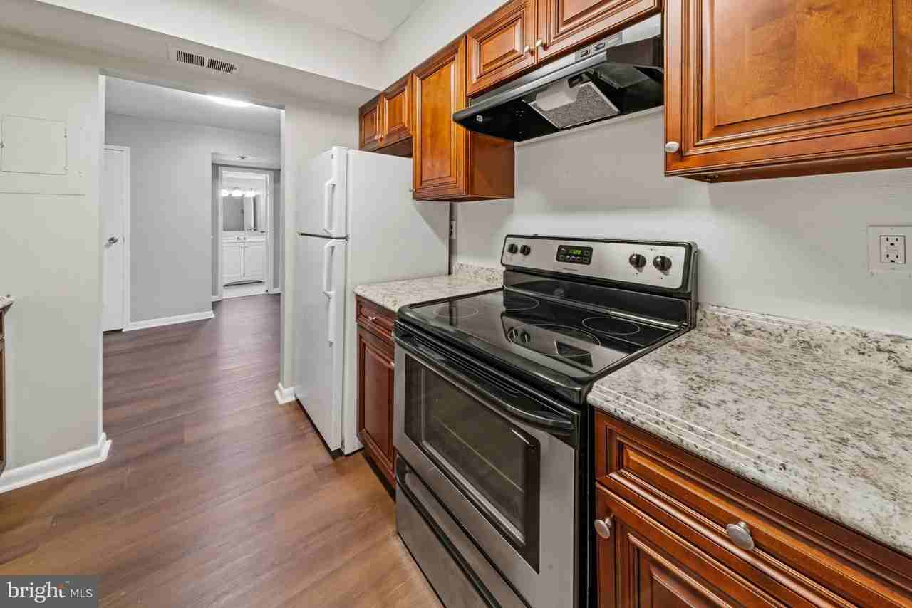 6934 Hanover Pkwy Apt 402 - Photo 7 of 28