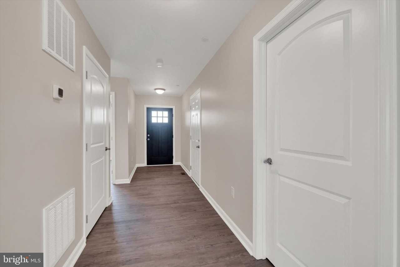 13916 Patriot Way - Photo 3 of 8