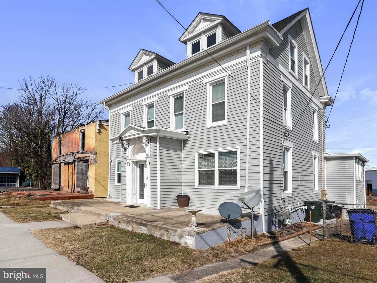 16 Snyder Ave 1st Fl - Photo 2 of 24