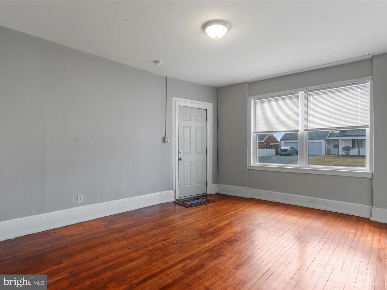 16 Snyder Ave 1st Fl - Photo 5 of 24