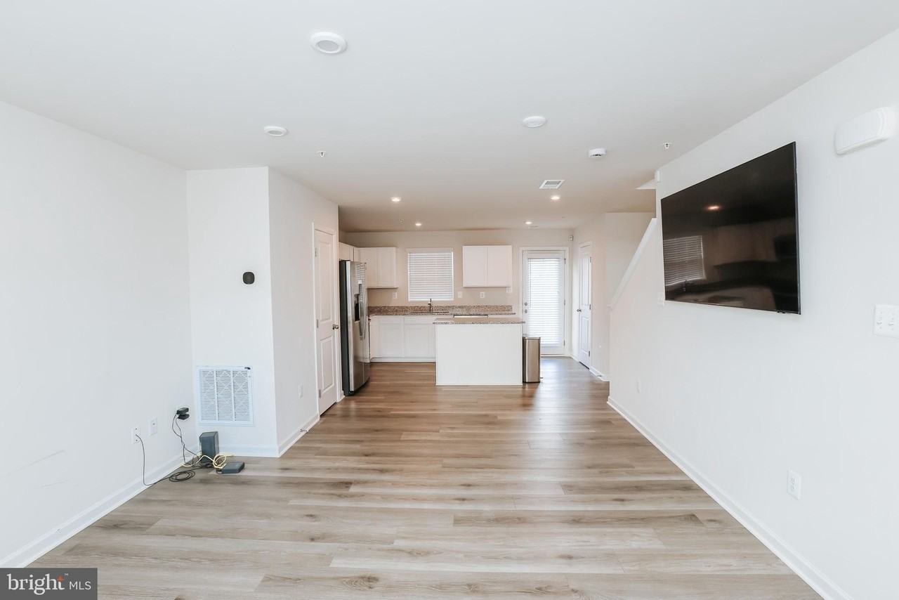 118 Charlotte St - Photo 3 of 29