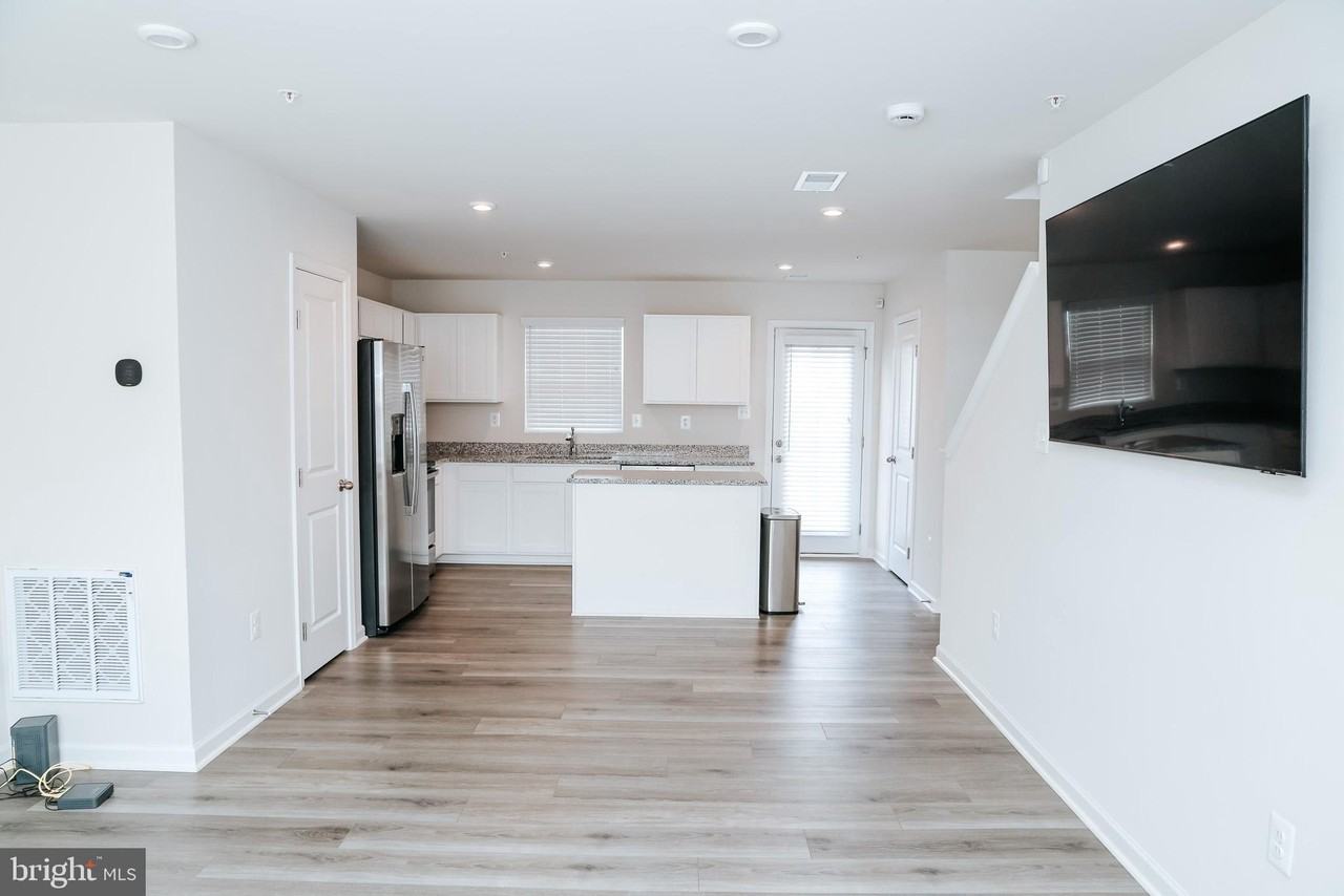 118 Charlotte St - Photo 4 of 29