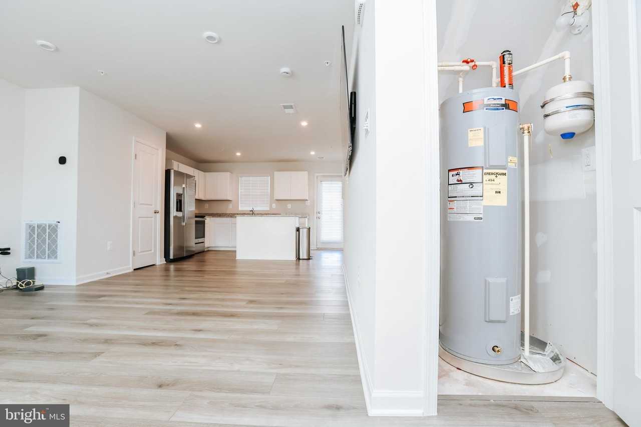 118 Charlotte St - Photo 5 of 29