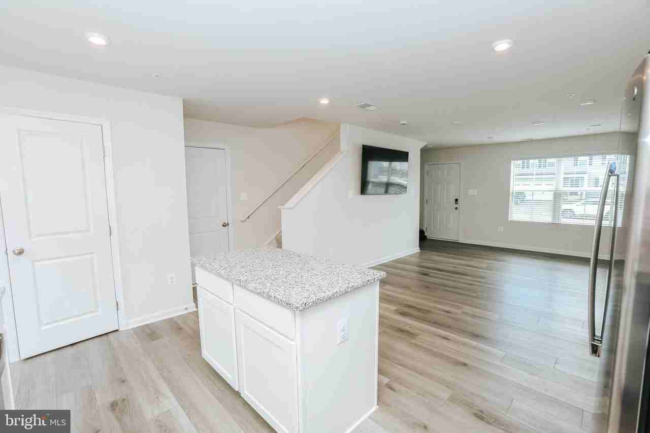 118 Charlotte St - Photo 6 of 29