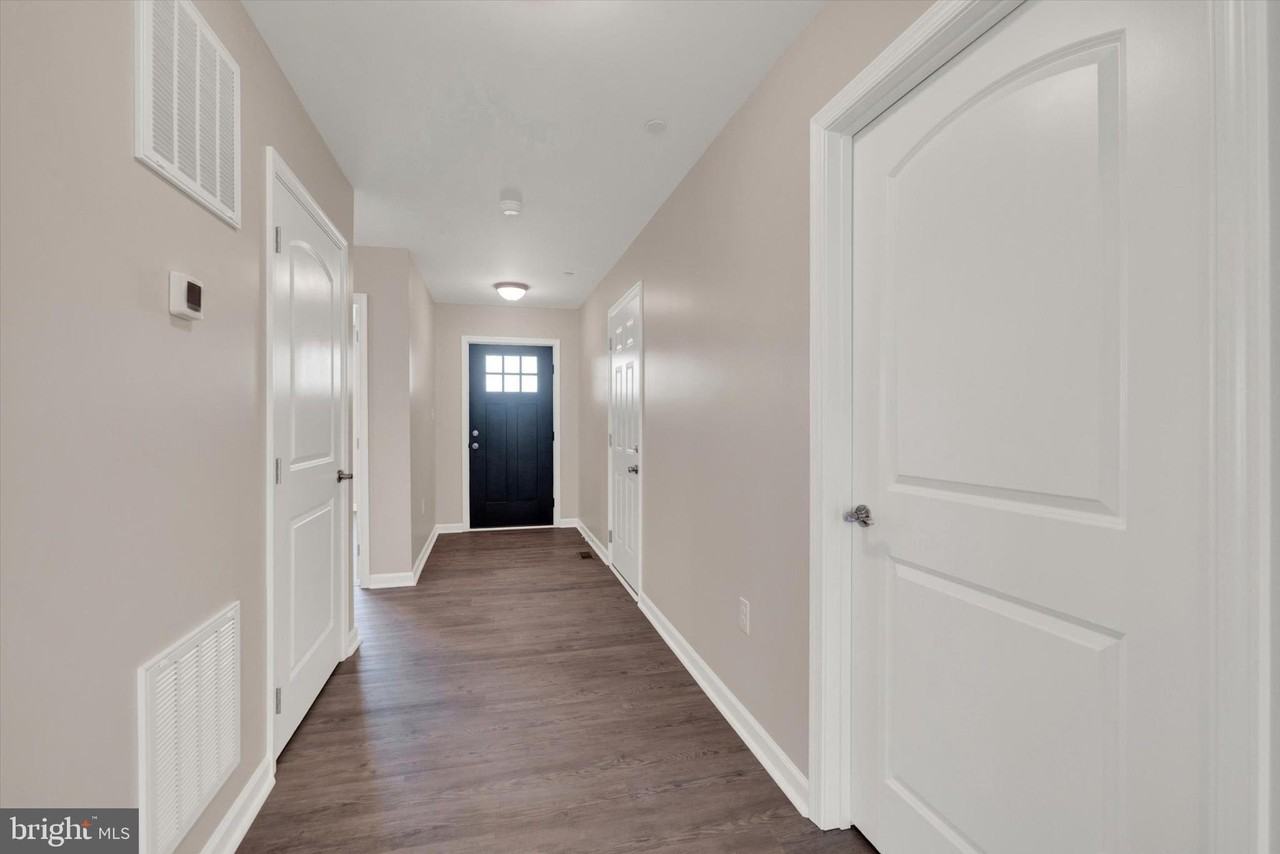 13918 Patriot Way - Photo 2 of 9