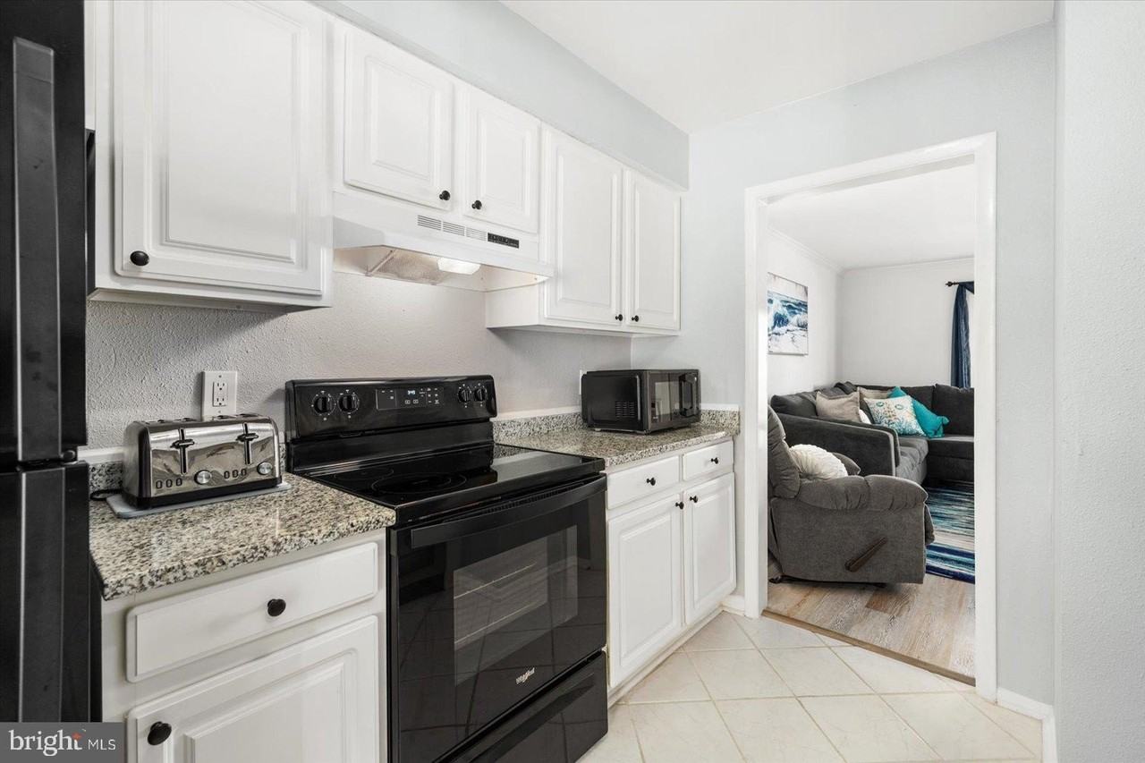 714 Mooring Rd Unit C105 - Photo 5 of 35