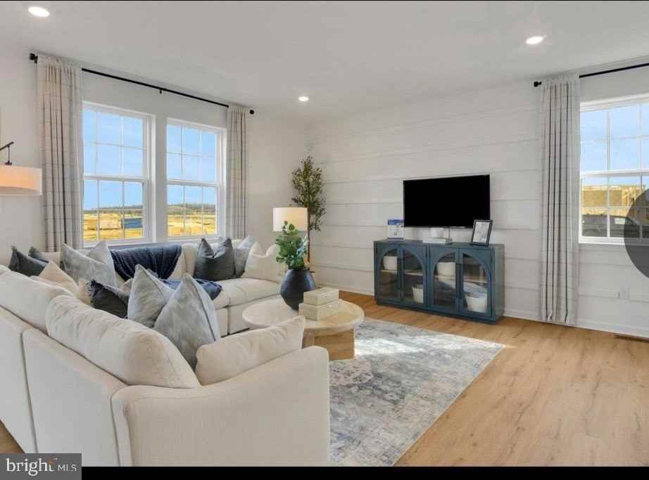 123 Malibu Dr - Photo 2 of 10