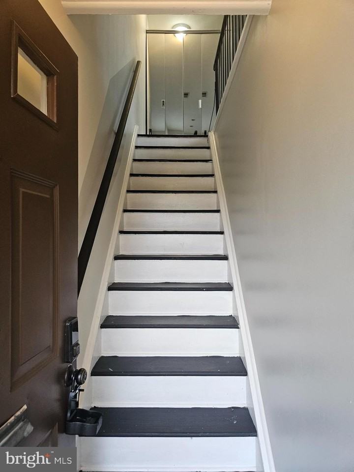 210 James Ct - Photo 2 of 22