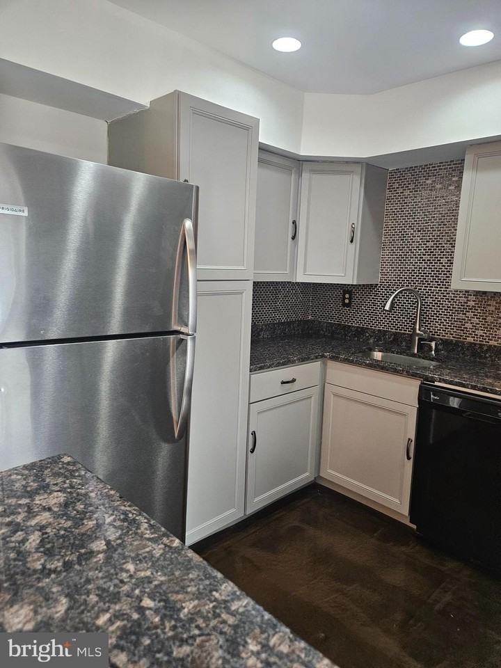 210 James Ct - Photo 6 of 22