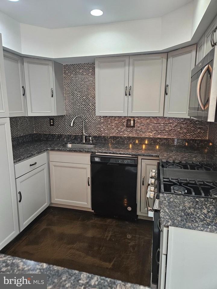 210 James Ct - Photo 7 of 22