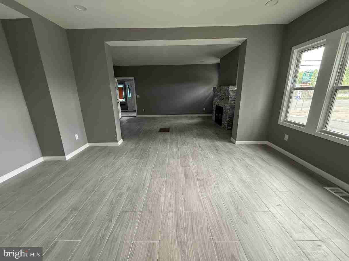 178 Crosswicks Rd - Photo 2 of 23