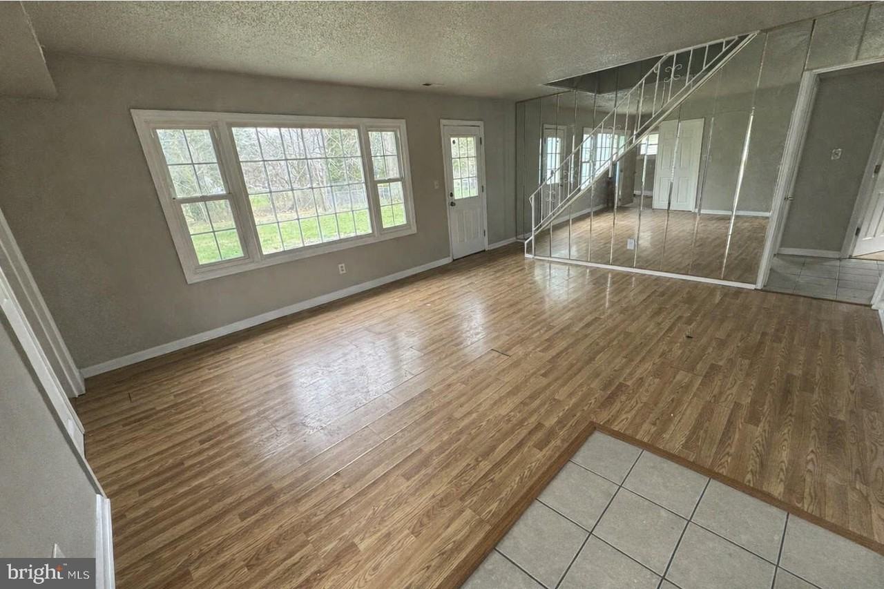 75 Mainbridge Ln - Photo 2 of 8