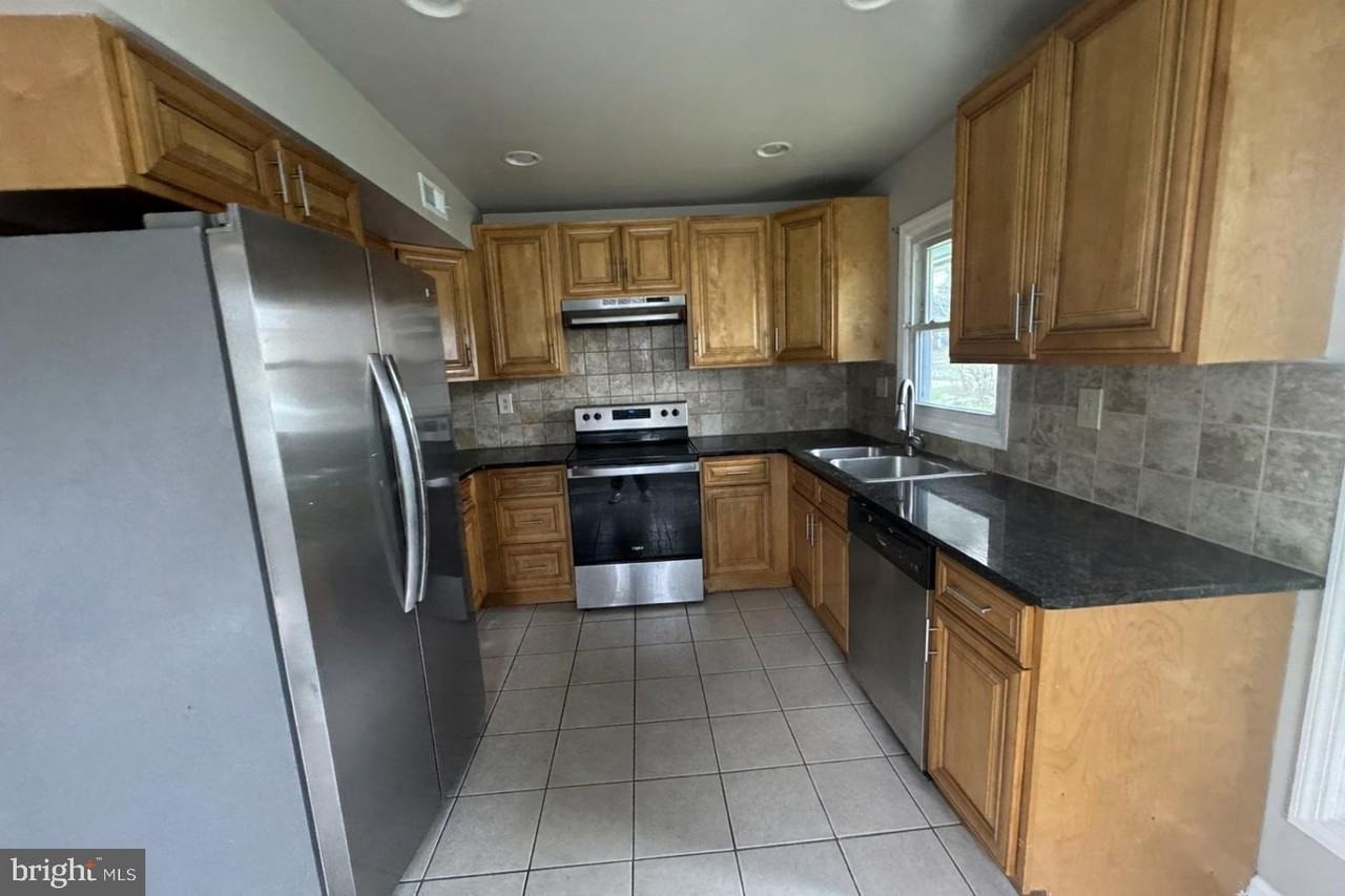 75 Mainbridge Ln - Photo 4 of 8