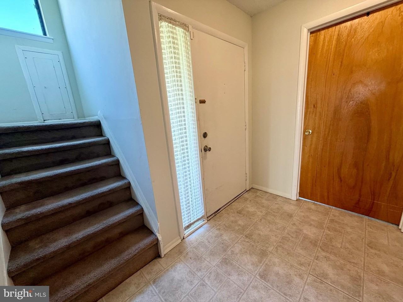 21 Alexander Ct - Photo 3 of 28