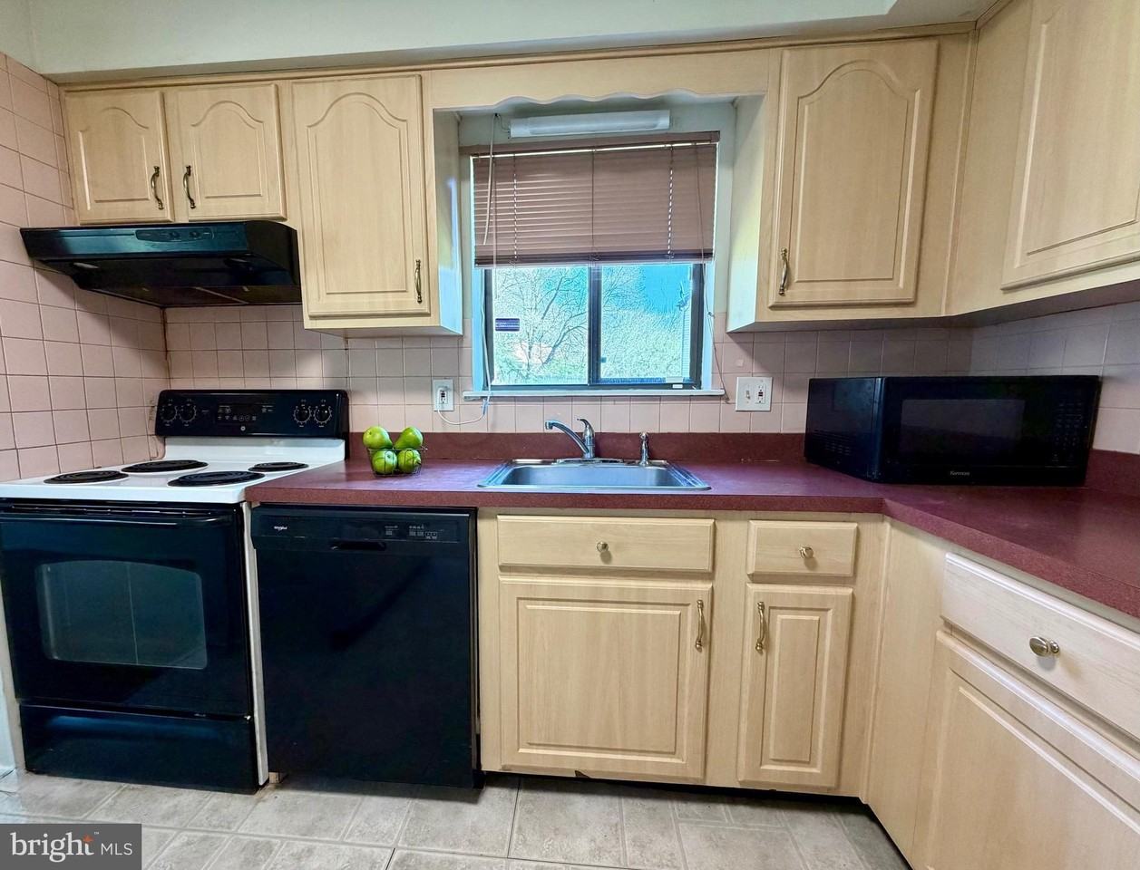 21 Alexander Ct - Photo 7 of 28