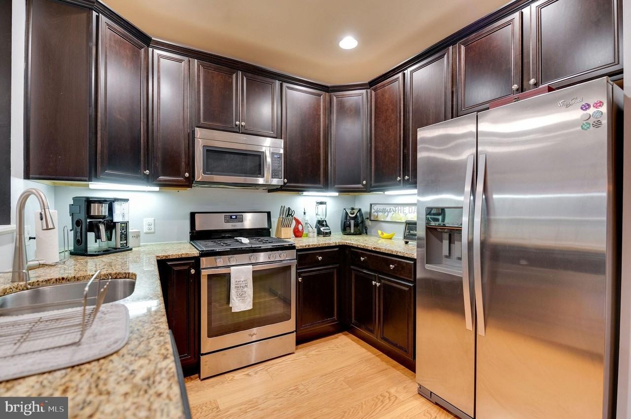 4646 Derby Ct - Photo 3 of 35