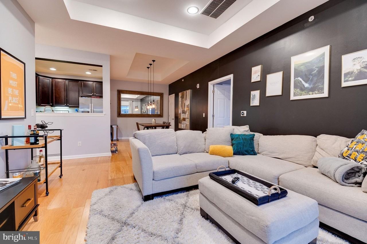 4646 Derby Ct - Photo 4 of 35