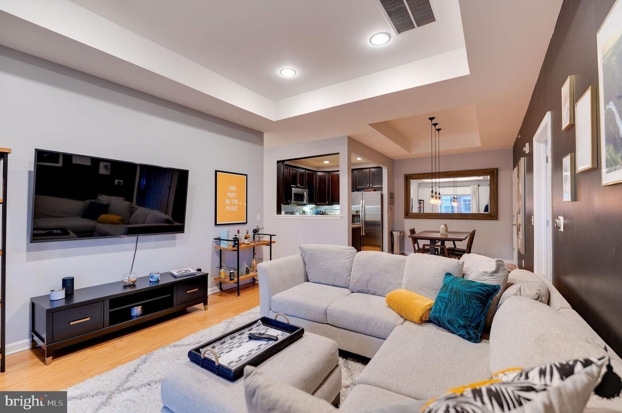 4646 Derby Ct - Photo 5 of 35