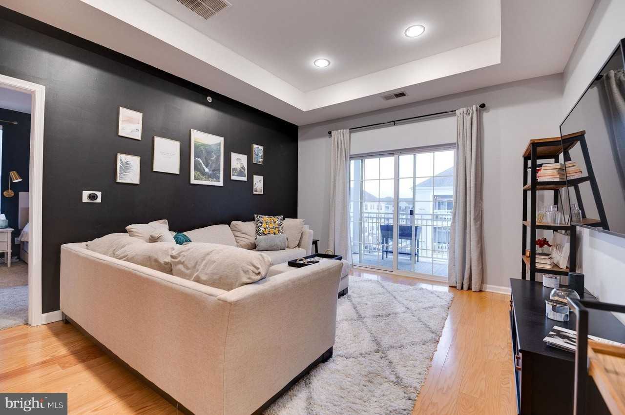 4646 Derby Ct - Photo 7 of 35