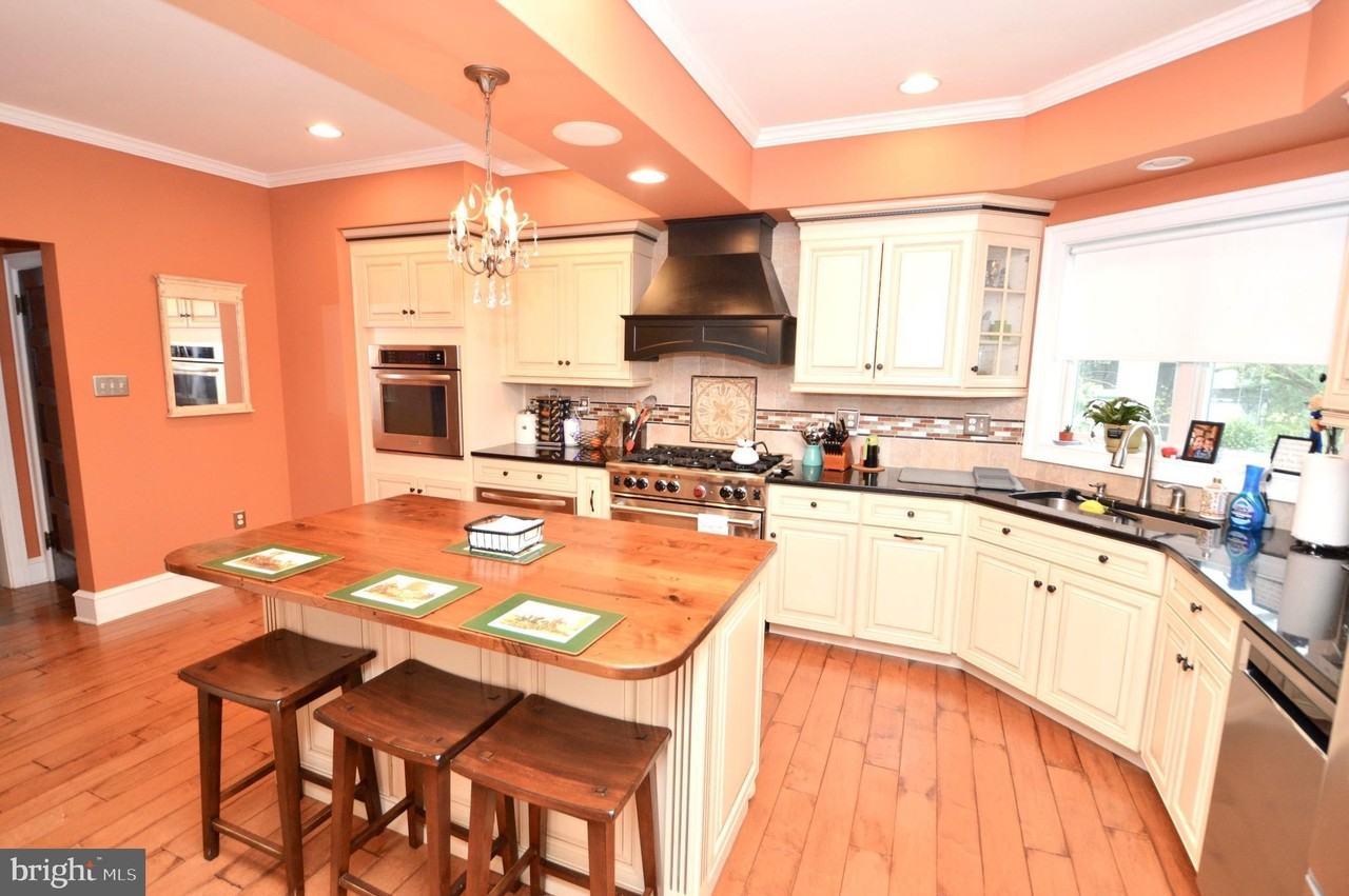 18 10th Ave - Photo 7 of 22