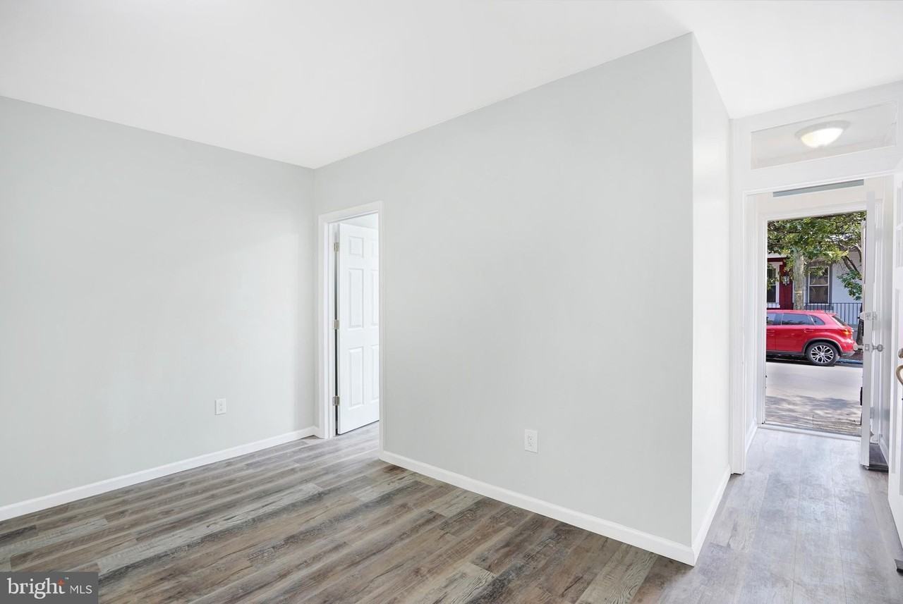 565 Line St - Photo 5 of 31