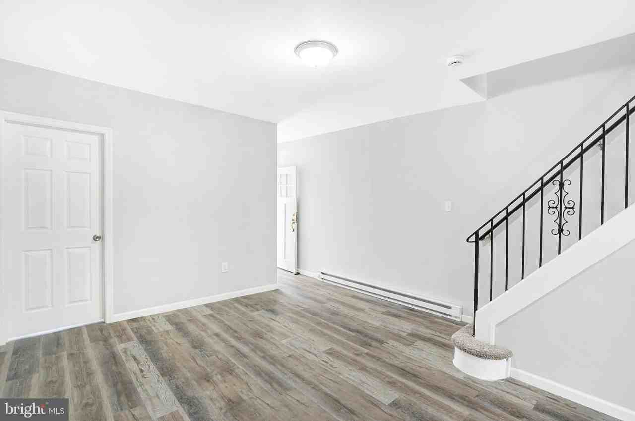 565 Line St - Photo 6 of 31