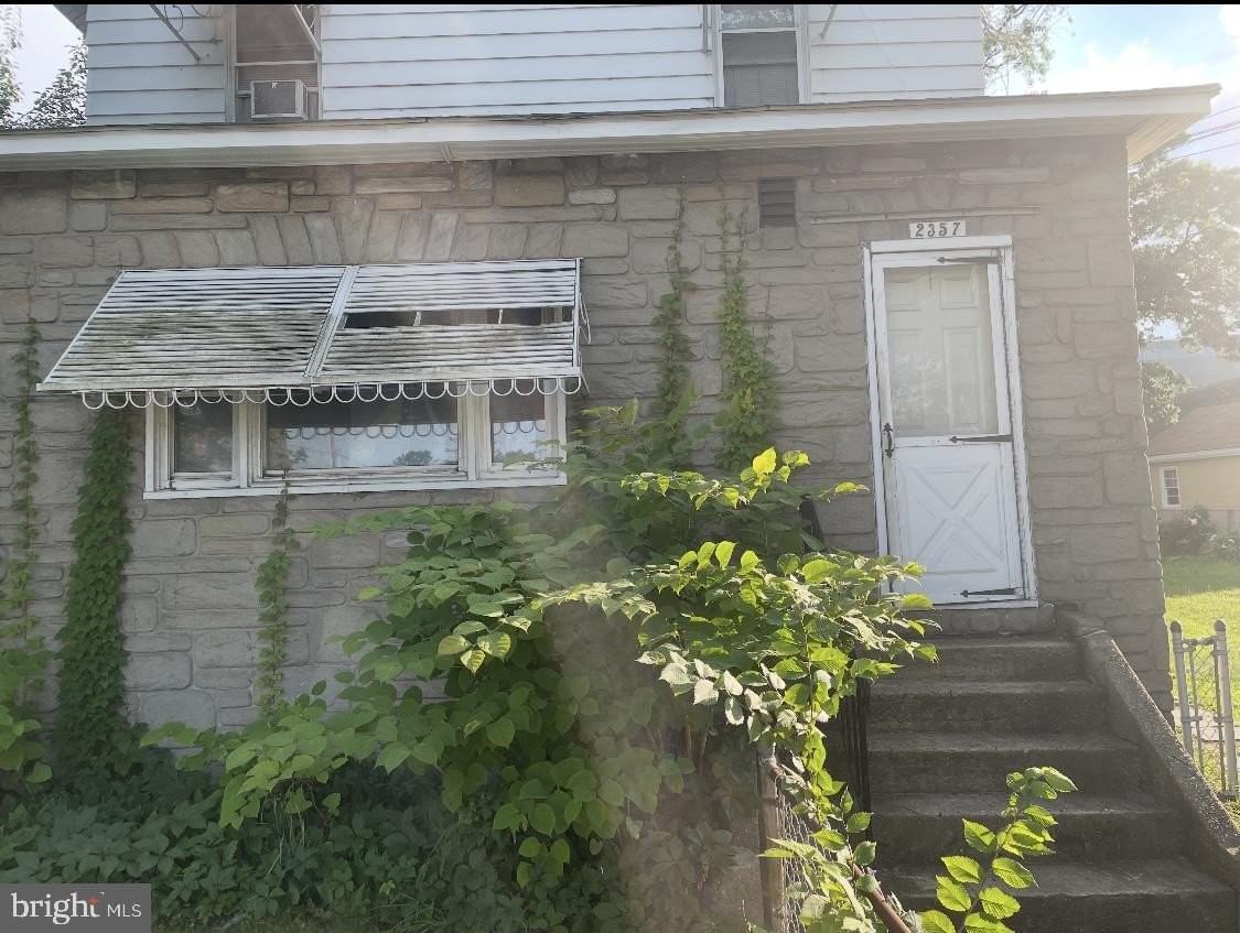 2357 Hillcrest Ave Apt C - Photo 2 of 6