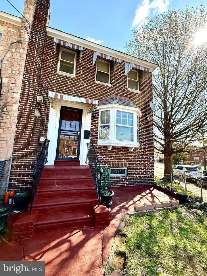 324 S 27th St - Photo 2 of 17