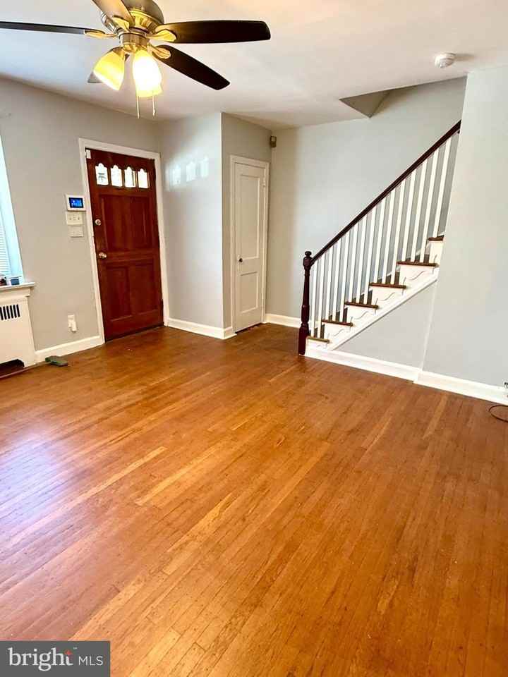 324 S 27th St - Photo 3 of 17