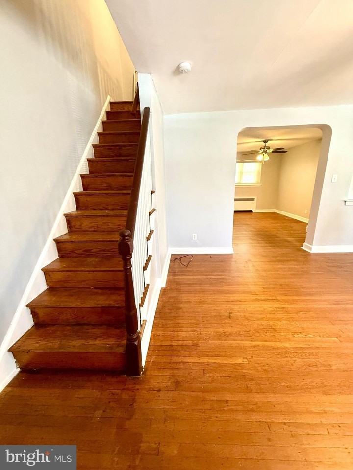 324 S 27th St - Photo 4 of 17