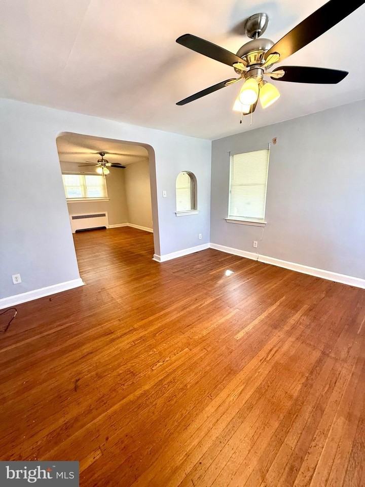 324 S 27th St - Photo 5 of 17