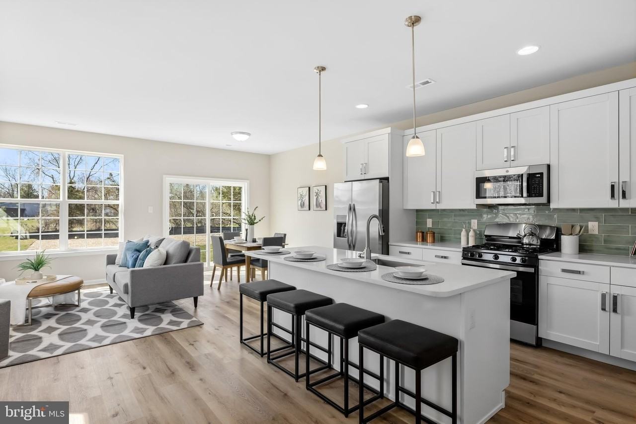 385 N Tuckahoe Rd Unit 997 - Photo 4 of 21