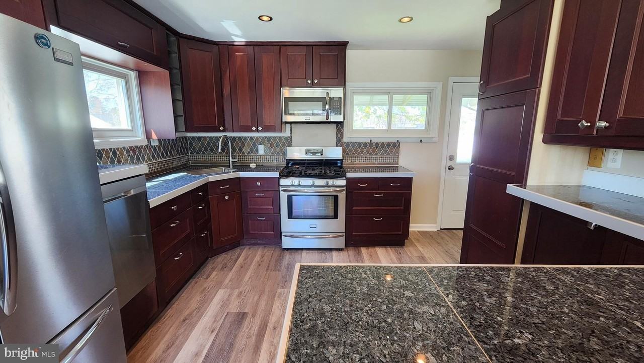 213 Overbrook Ave - Photo 4 of 13