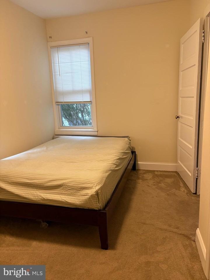 124 Dey St Unit B - Photo 3 of 16