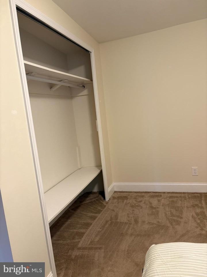 124 Dey St Unit B - Photo 4 of 16