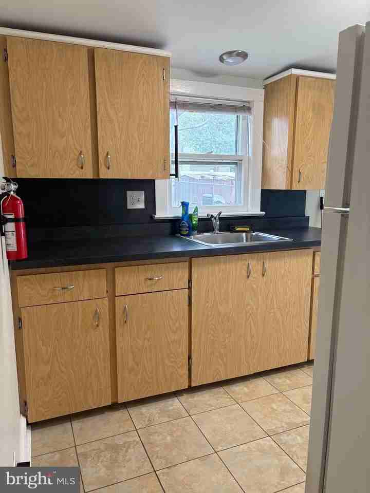 124 Dey St Unit B - Photo 6 of 16